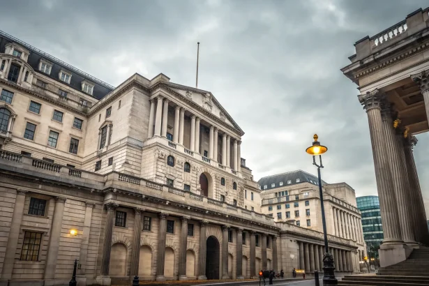 bank england cuts rate