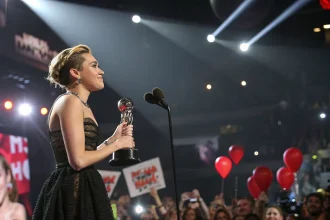 miley cyrus honors hannah montana
