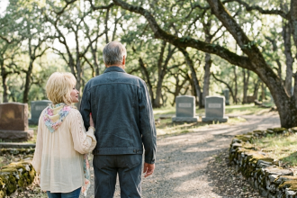 dolly parton burial beside carl dean