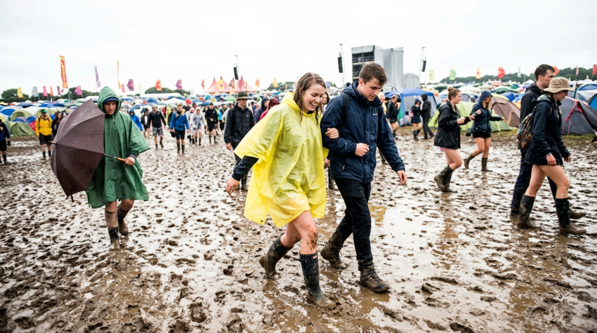 reading festival downpours turn mudfest