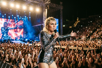 miley cyrus rebukes critics sold out show